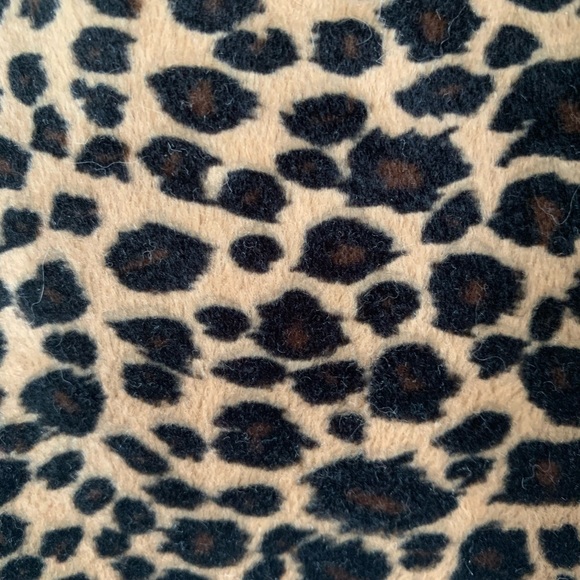 Leopard velvet mini skirt 🥵 - Picture 2 of 2